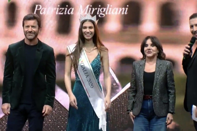 Un frame di Martina Sambucini con Paolo Conticini, Martina Sambucini, Patrizia Mirigliani e Alessandro Greco