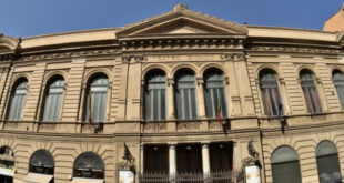 Il Teatro Biondo di Palermo. Foto dal Web