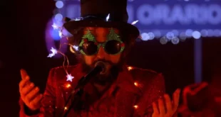 Vinicio Capossela nel film Natale Fuori Orario