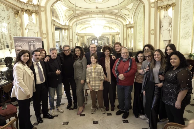 Il cast completo durante la conferenza stampa di Lacrime Napulitane - Gambrinus Napoli (14-11-2024)